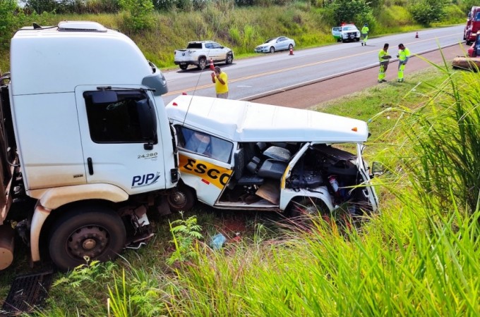 SP-304: Acidente com vtimas envolveu 6 carros e 1 caminho