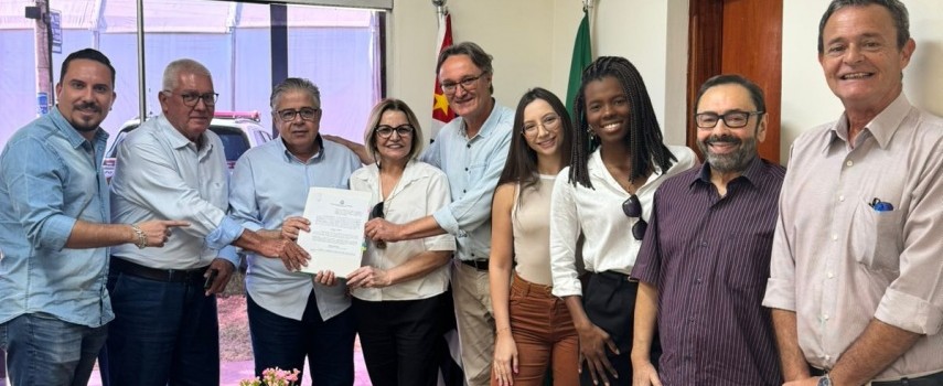 ibitinga-assinou-convenio-na-agrishow-2024