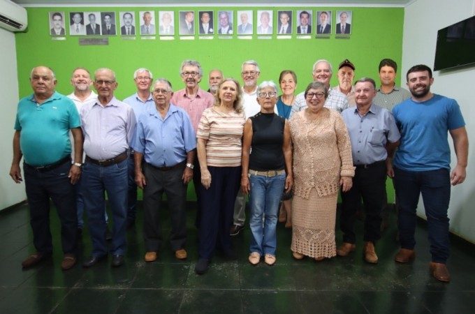 Diretoria eleita do Sindicato Rural se rene e registra foto oficial