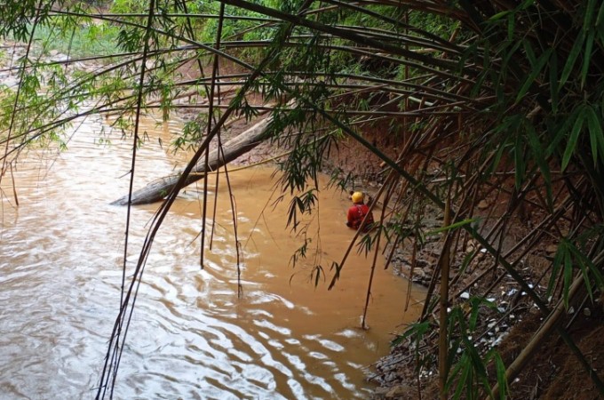 Mulher desparece em enxurrada e � encontrada 2 dias depois