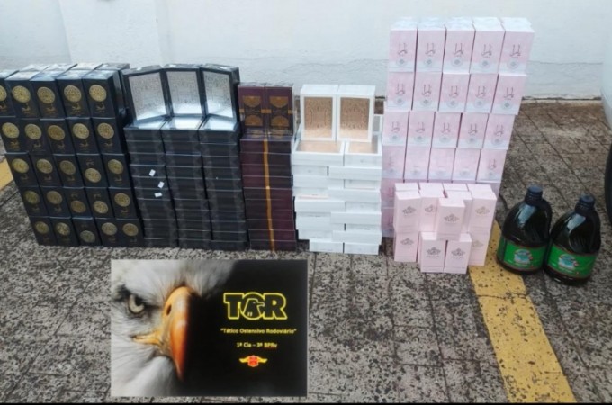 Dupla  detida em Borborema com perfumes e azeite contrabandeados