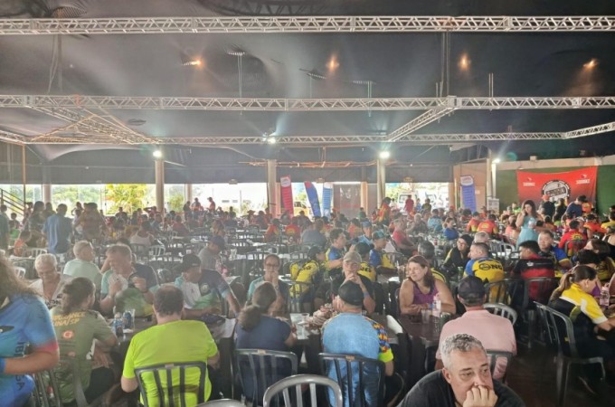 Passeio Ciclstico em prol de crianas autistas reuniu mais de 800 p