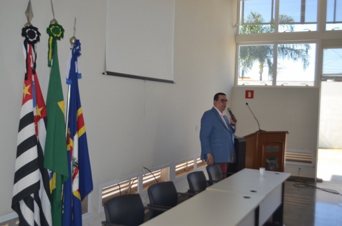 Mdico membro do Conselho Federal de Medicina ministrou palestra