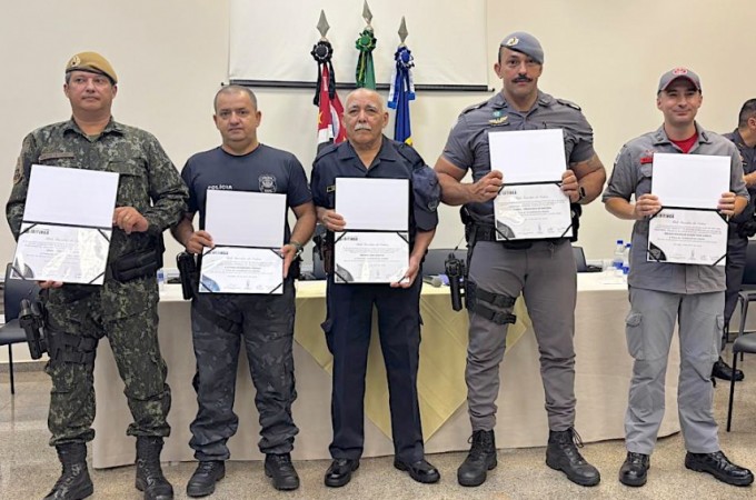 Cmara de Vereadores homenageia profissionais da segurana pblica