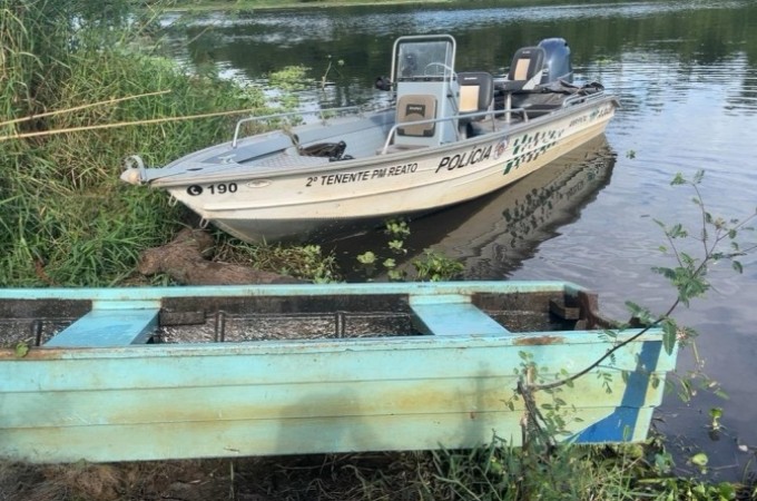 Pescadores so flagrados com redes e tarrafa pela Polcia Ambiental