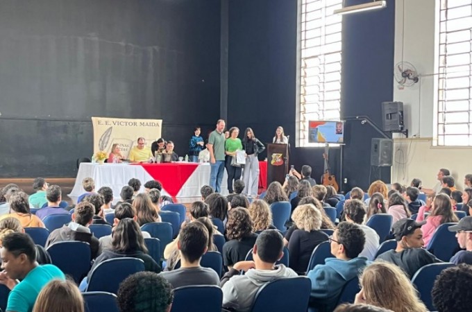 Ms do Livro:EE Victor Maida faz homenagem aos autores ibitinguenses