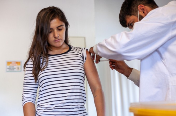Preveno do cncer: vacina do HPV est disponvel dos 9 aos 19 anos