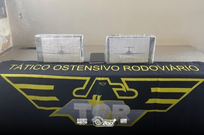 PM Rodovi�ria prendeu homem com pacotes de coca�na em It�polis