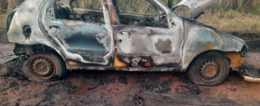 carro-foi-destruido-por-fogo-na-area-rural