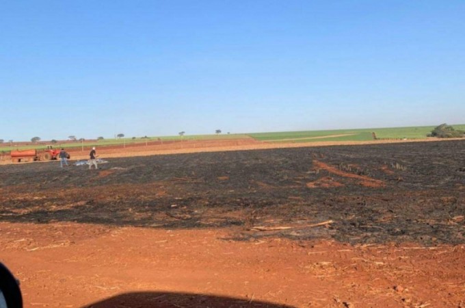 Dois homens morreram na queda de ultraleve na zona rural de Bariri