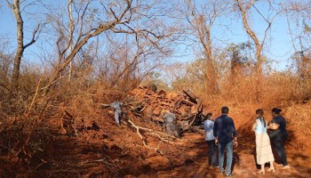 caminhao-de-combustivel-tomba-em-estrada-rural-de-ibitinga