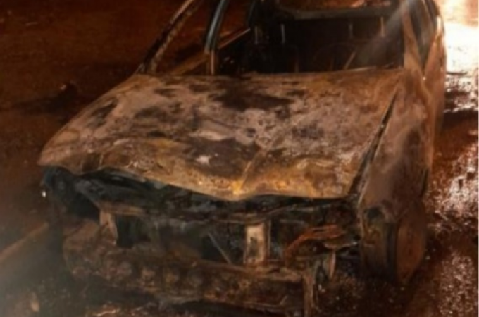 Ibitinga: Carro  destrudo por incndio durante a madrugada 