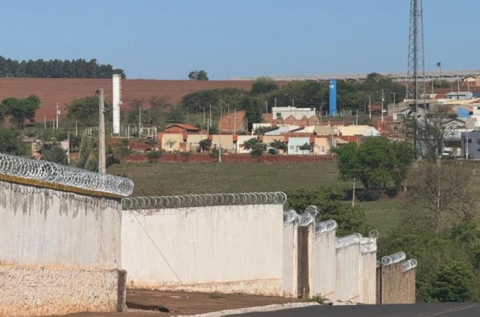 Prefeitura anunciou cerca de concertina no cemit�rio municipal