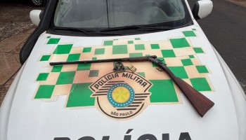 ibitinga-pm-ambiental-prendeu-3-homens-com-armas-em-area-rural