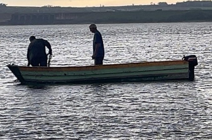 PM Ambiental de Ibitinga autuou pescador no Rio Tiet�