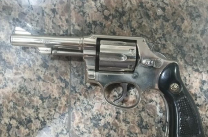 PM prendeu homem com arma de fogo em bar