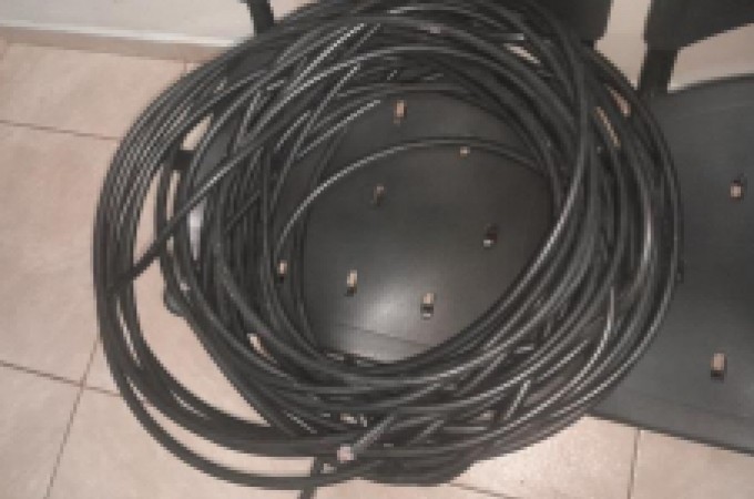 Homens s�o abordados com fios telef�nicos na madrugada