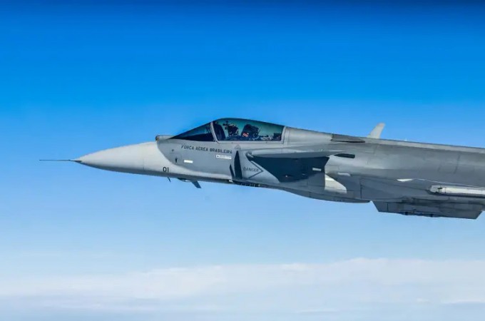 Gavi�o Peixoto: Embrear produziu primeiro ca�a Gripen do Brasil