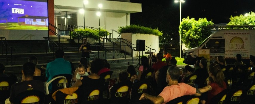 ibitinga-teatro-municipal-sediou-cinema-gratuito-com-pipoca