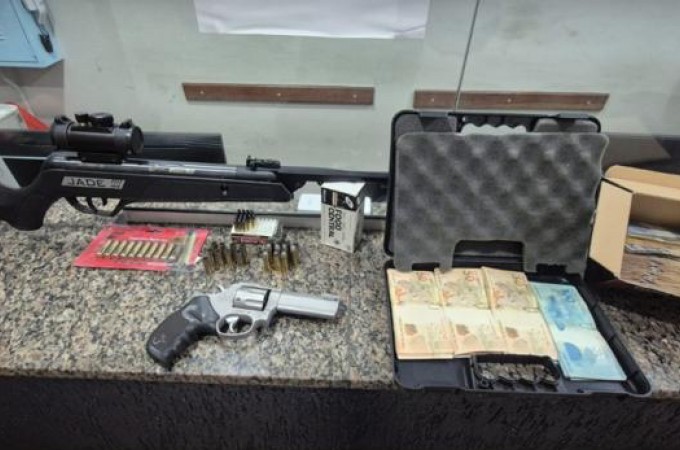 Ibitinga: PM prendeu homem em �rea rural, com armas e dinheiro