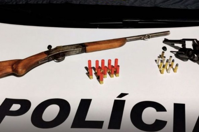 PM prendeu homem com armas em s�tio, em It�polis