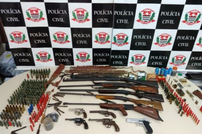 Pol�cia Civil encontra armas e muni��es no Centro de Ibitinga