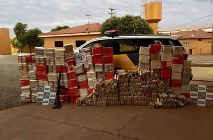 Pol�cia apreende 1,4 tonelada de pasta base de coca�na na SP-304
