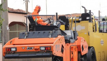 prefeitura-anuncia-recape-em-23-bairros-e-no-centro