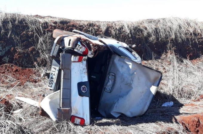 Motorista capota carro em vicinal de Amrico Brasiliense
