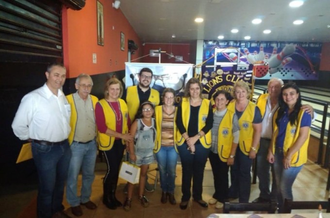 Alunos do S.O.S. receberam doao de culos