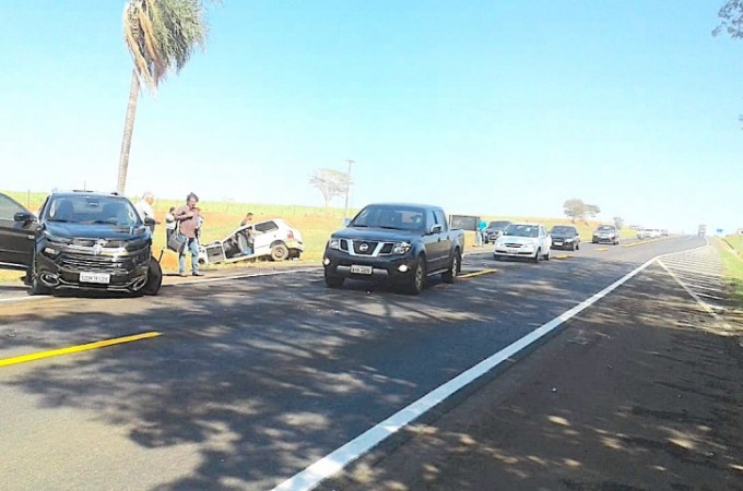 SP-333: Coliso de veculos deixa vtimas presas nas ferragens