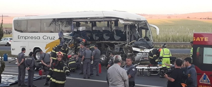 mulher-morre-e-13-ficam-feridos-em-acidente-com-onibus-na-sp-255