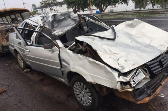 Homem morre aps carro colidir contra bfalo em rodovia de Bauru