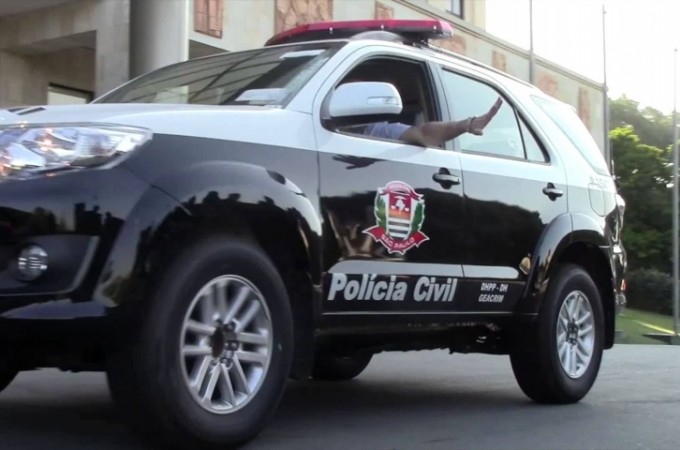 Pol�cia Civil identifica autores de roubo em Iacanga