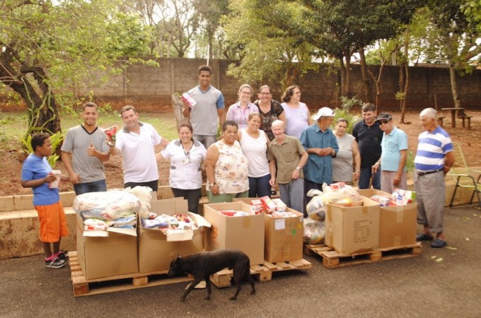  Andreza Enxovais arrecadou 2.105 quilos de alimentos