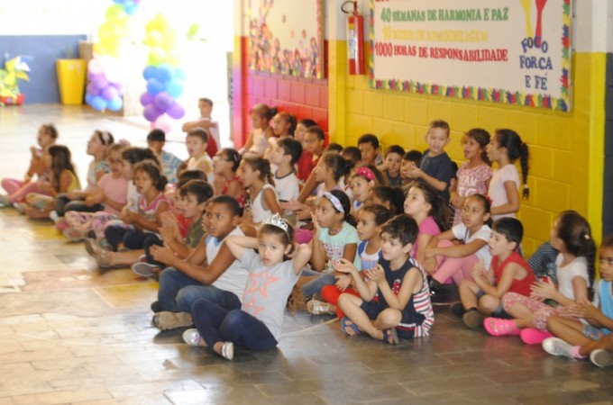 'Semana da Criana', do Projeto Crescer, termina com churrasco