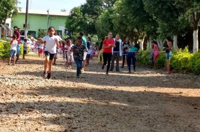 S.O.S. realizou gincana no ms das crianas 
