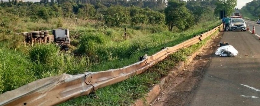 acidente-com-caminhao-deixa-1-morto-em-araraquara