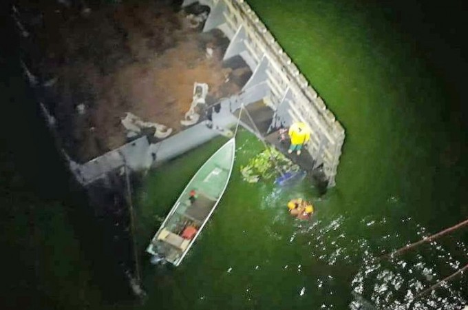 Ponga: Barco com pescadores vira durante tempestade