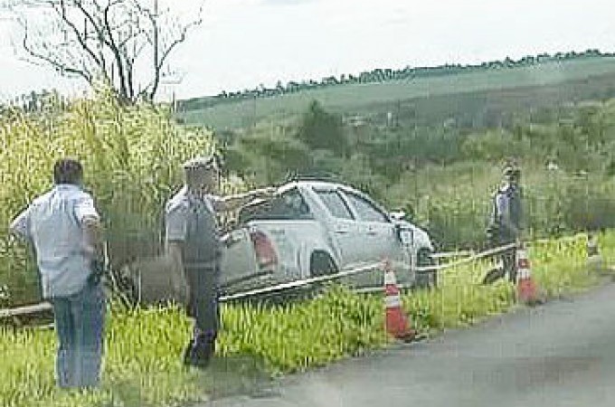 Homem morre em colis�o frontal na rodovia Bariri / Borac�ia  