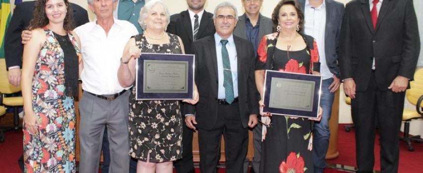 camara-homenageou-irmas-e-padre-com-titulos