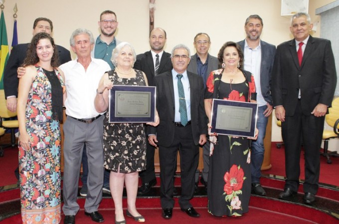 Cmara homenageou irms e padre com ttulos