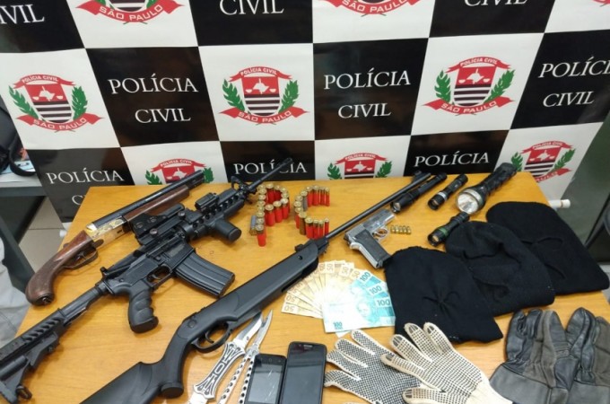Pol�cia prende quadrilha que roubava fazendas com armas de fogo