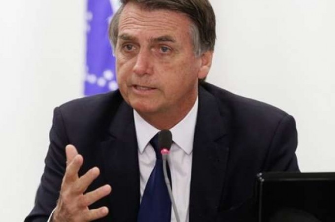 Bolsonaro assina decreto que flexibiliza a posse de armas