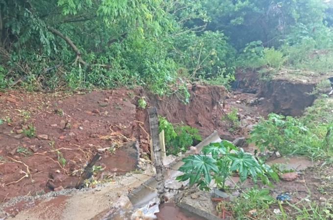 Depois que Inmet divulgou alertas, chuva forte provocou danos