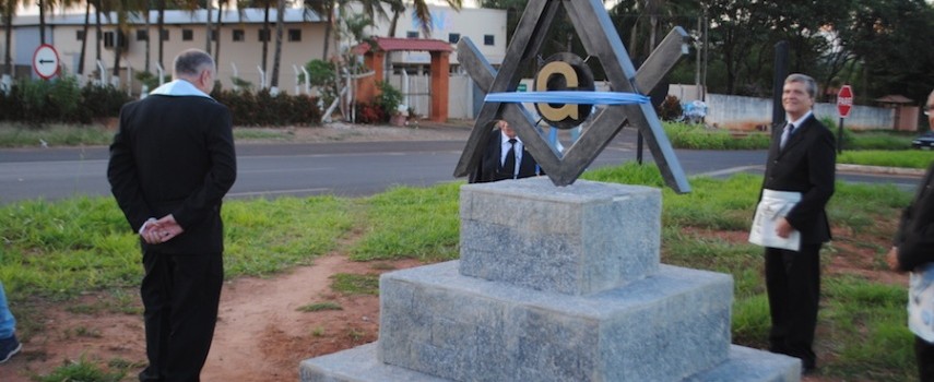 loja-maconica-fraternidade-de-tabatinga-inaugurou-obelisco