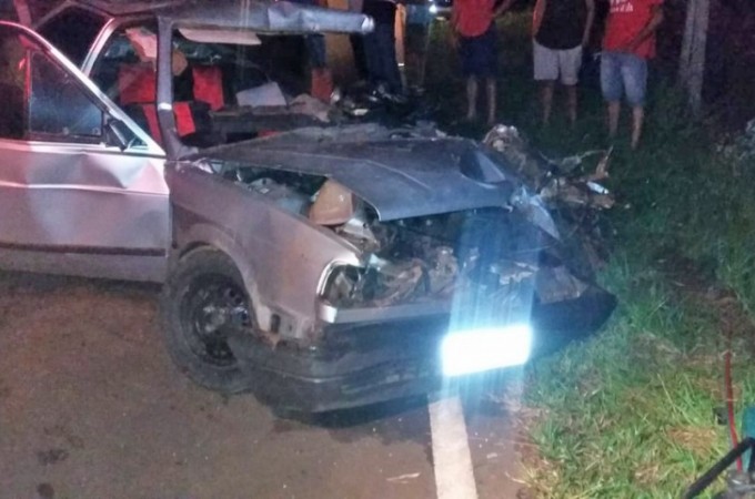 Motorista morre ap�s acidente entre carro e trator em Itaju