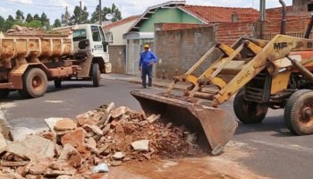 prefeitura-notifica-moradores-por-despejo-irregular-de-entulhos