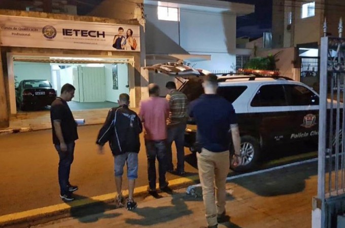 Tr�s s�o presos por recepta��o de carga roubada em Ibat�