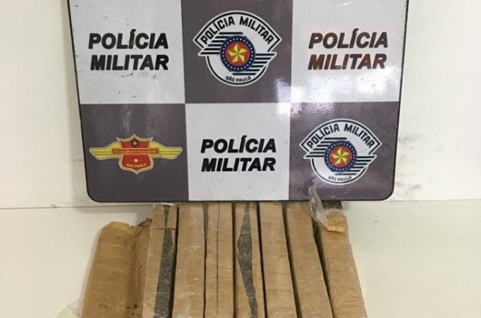 Pol�cia Rodovi�ria de It�polis  apreendeu 6 kg de maconha em �nibus